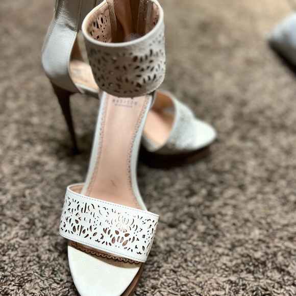 All white 7.5 Madison 6in high heels - Picture 3 of 4